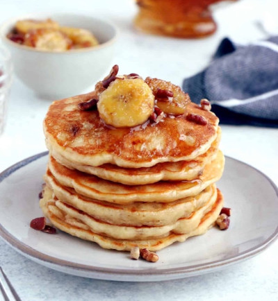easy-fluffy-banana-pancakes-01